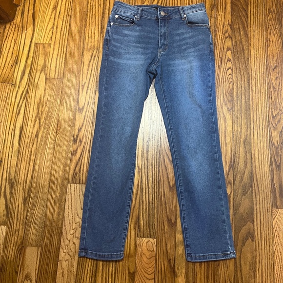 Tahari Olivia Midrise Slim Straight Jeans 2/26 - Picture 1 of 4